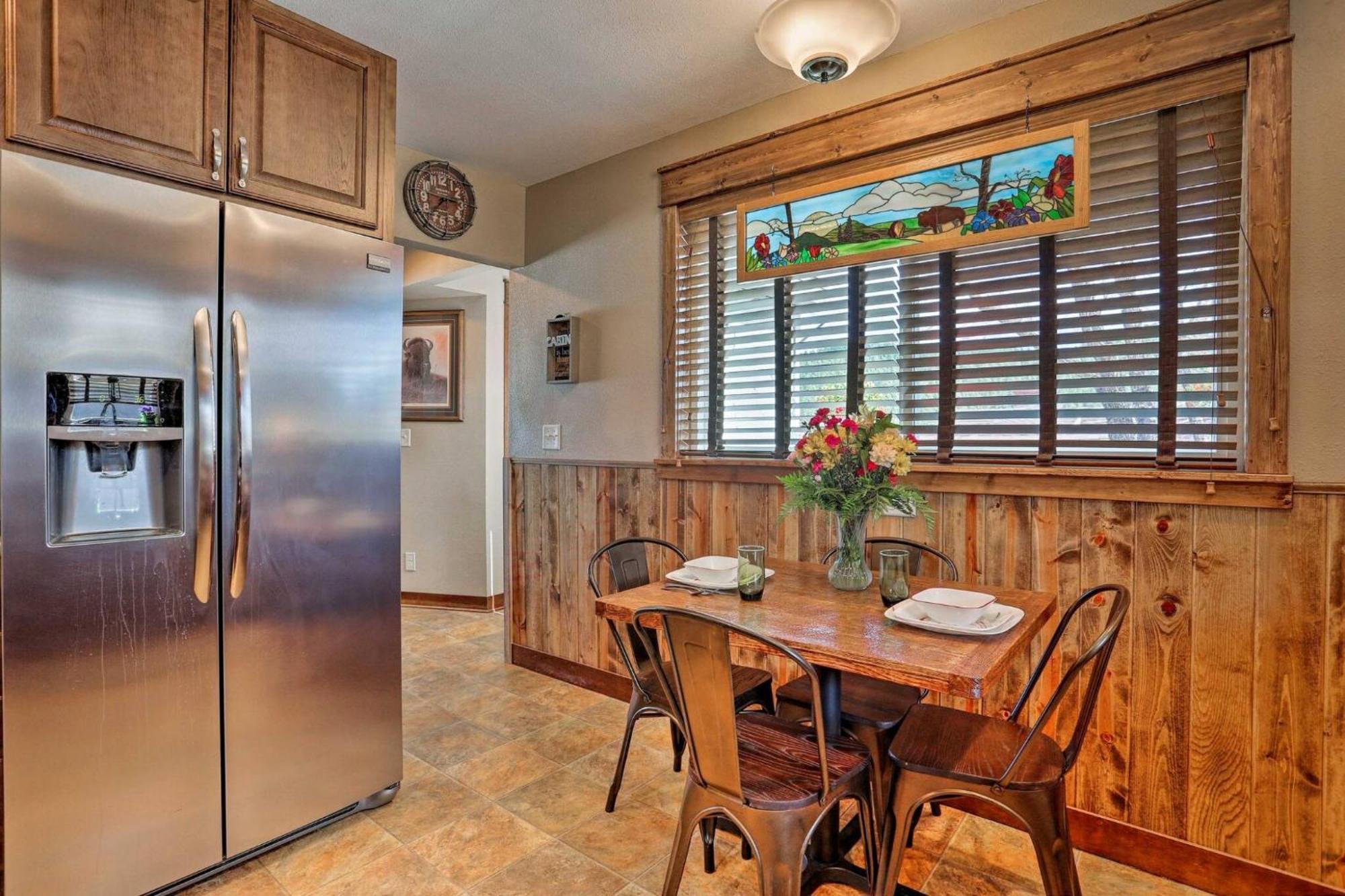 Cozy Custer Cottage W Deck: Walk To Shops Food Екстериор снимка