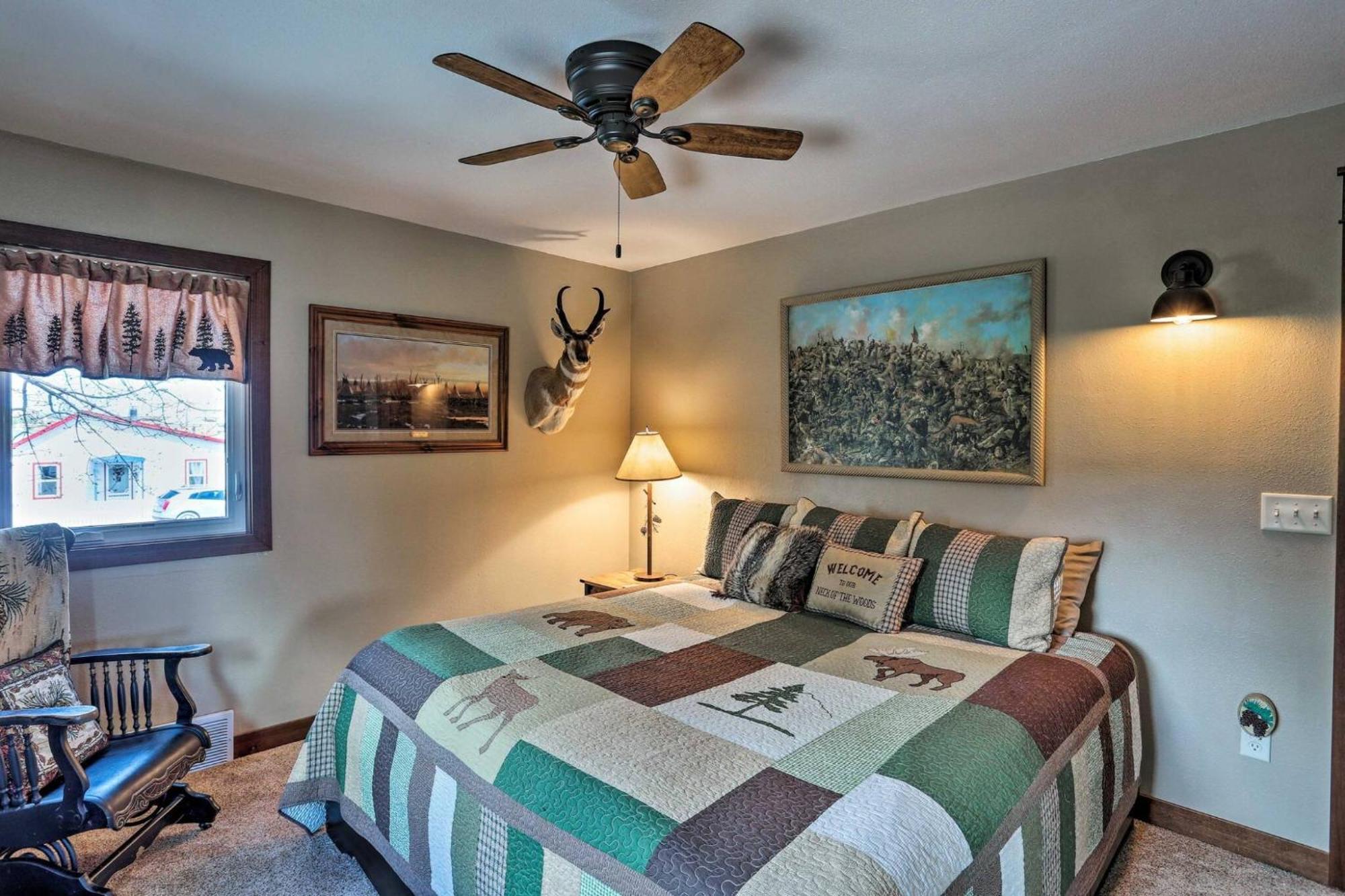 Cozy Custer Cottage W Deck: Walk To Shops Food Екстериор снимка