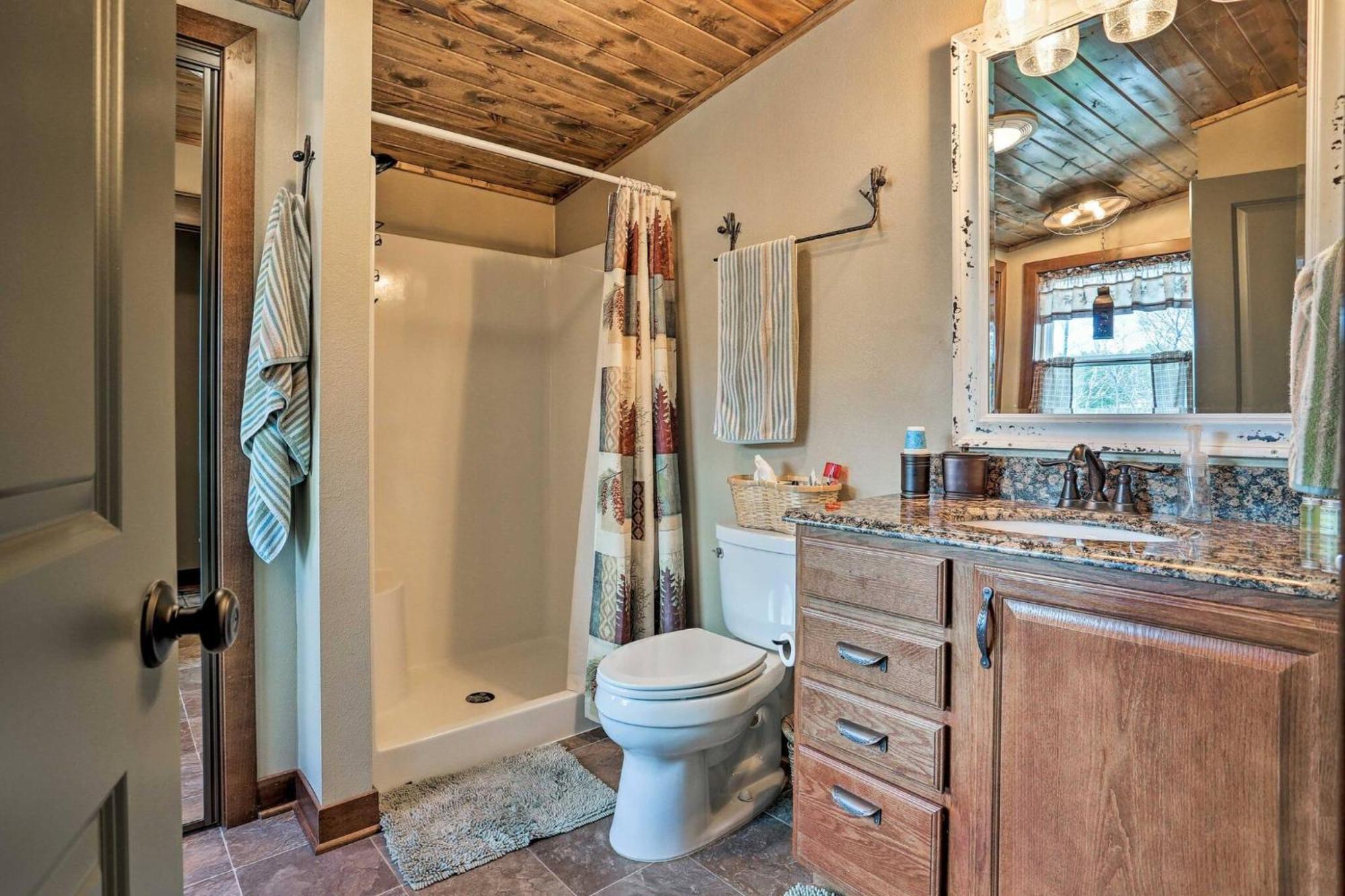 Cozy Custer Cottage W Deck: Walk To Shops Food Екстериор снимка